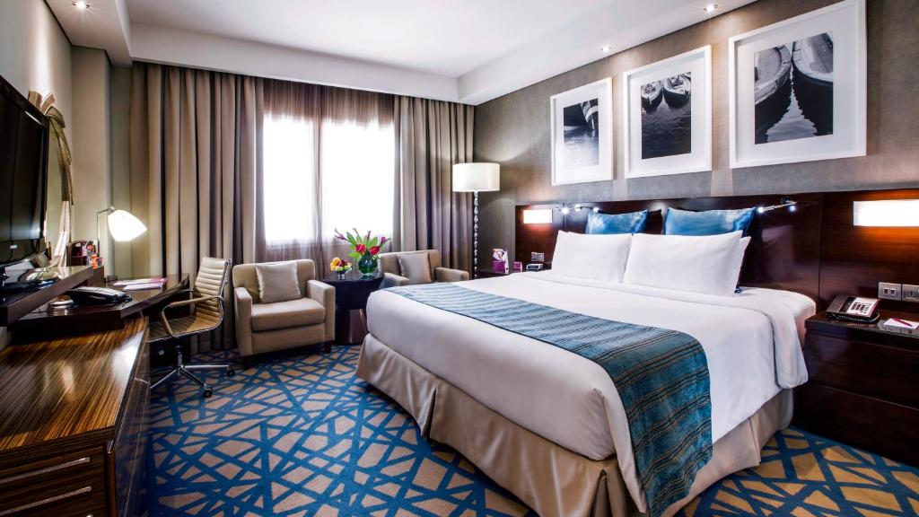 Crowne Plaza Dubai Deira 2