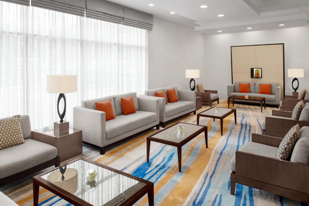 Holiday Inn Express Dubai Safa Park 3