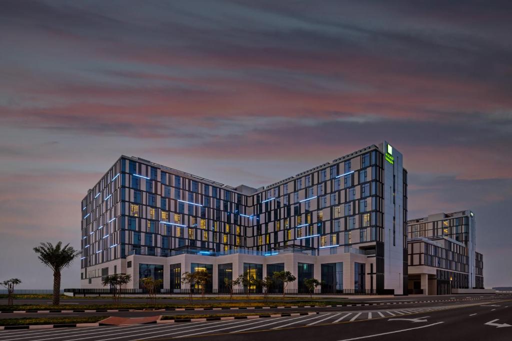 Staybridge Suites Dubai Al Maktoum Airport