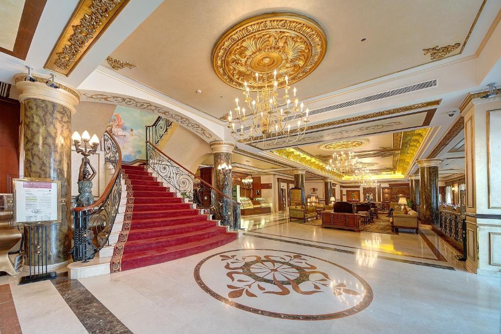 ROYAL ASCOT HOTEL 3